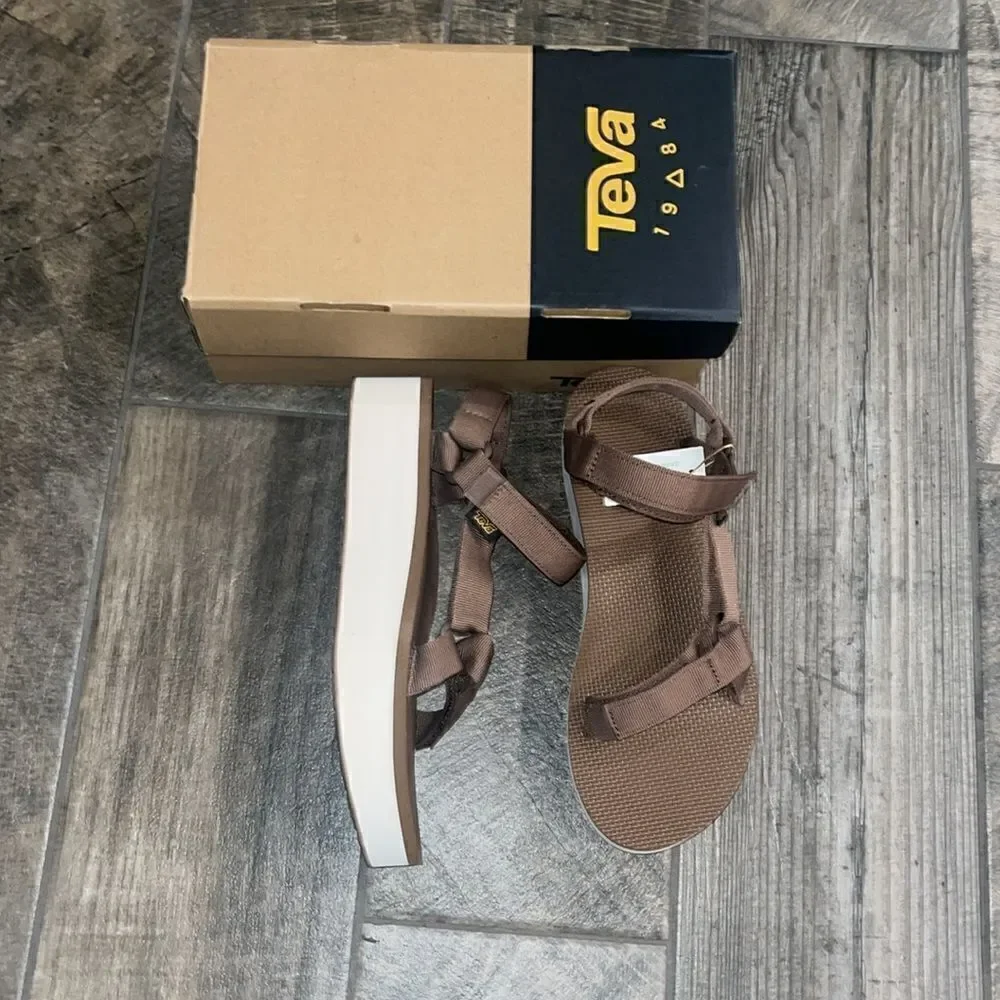 Nwt Teva 2” platform sandals